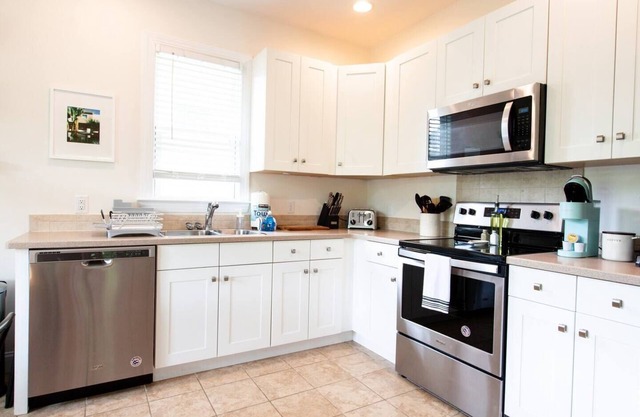 0.8 Miles to W Franklin St | Private Apartment