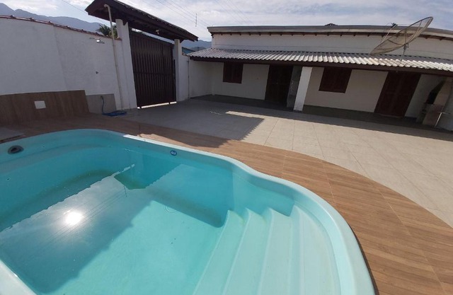 0006.01 - Maranduba - Chalé - 1 Dorm - 5 Pess - 3 Quadras Do Mar - Piscina Coletiva - WIFI