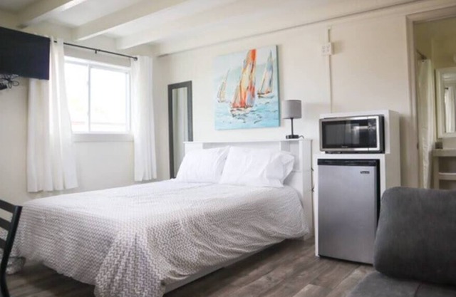 04. Charming one-bedroom resort with pool