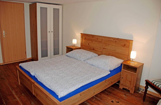 05 Apartment Ralswiek with fireplace - Apartments in the manor house Gnies