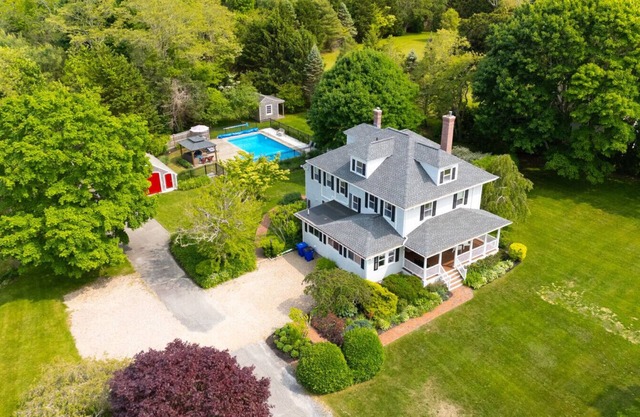 1.2 Acre Estate | Pool | Close to Beaches | Games