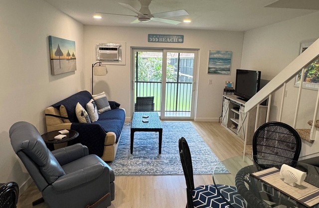 1.5 bathroom 2Bedroom Townhouse Minutes from Marco Island Beach