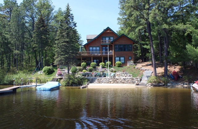 1 AUGUST 2025 WEEK AVAILABLE! Ossipee Lake house-sandy beach & panoramic views!
