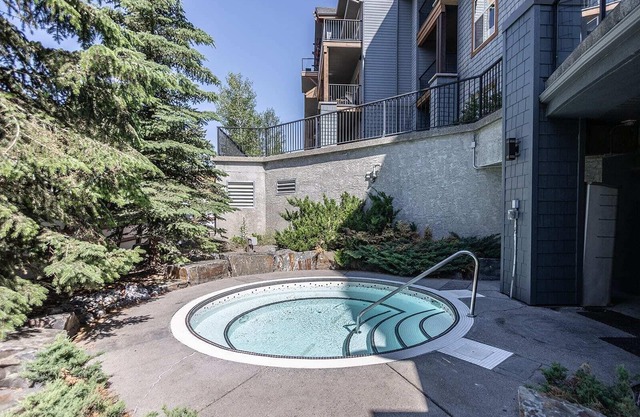 1 Bd corner unit stunning views wrap around deck
