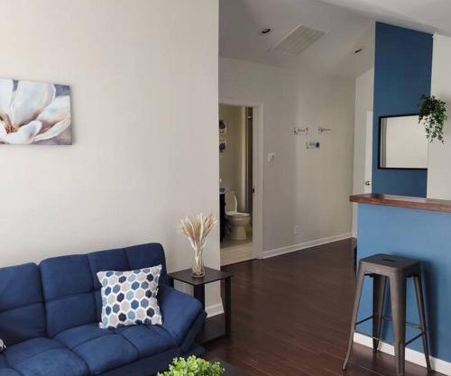 1 BDR 5 Minutes to Downtown