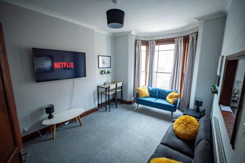 1 BDR Apartment By Eason Stays Short Lets & Serviced Accommodation Lowestoft With Free parking