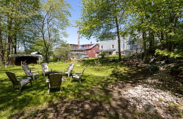 1 bed, Serenity Place w babbling brook & beautiful garden