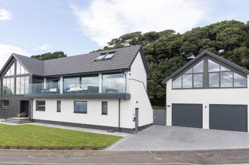 1 Bed Studio - Sleeps 4 - Parking - Wifi