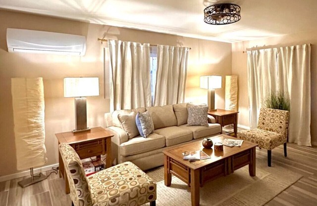 1 bed W/D in unit, soaker tub near Field of Dreams