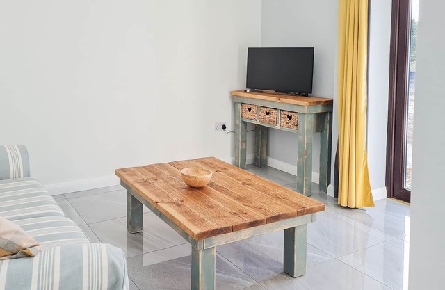 1 bedroom accommodation in Mynydd Islwyn