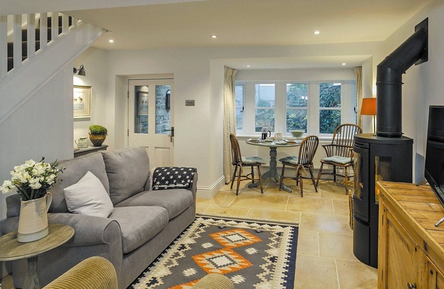 1 bedroom accommodation in Shelley, near Huddersfield