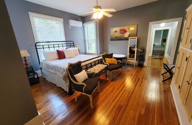 1 Bedroom Apt- 5 Blocks from Downtown Gainesville