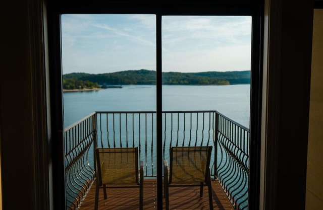 1 bedroom Lake view Villa - Unit 202