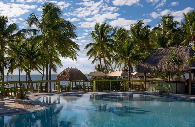 1 Bedroom Suite w/Kitchenette, Pool View, Free Parking & Pet Friendly