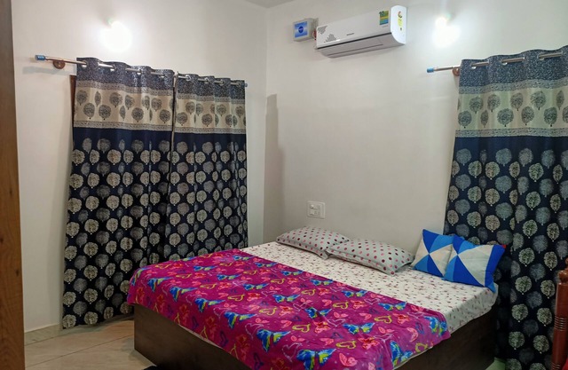 1 BK Pleasant place 4 Families, Friends, Couples, with free parking.