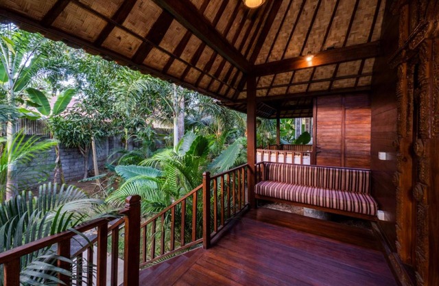 1 BR Balinese Wooden Cottage Near Mushroom Beach Nusa Lembongan