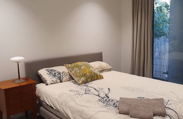 1 BR unit with leafy outlook & dedicated workspace