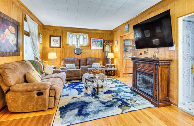 1 Mi to Dtwn: Colorful Binghamton Home