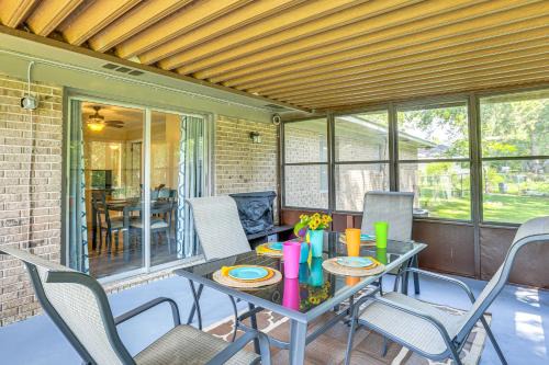 1 Mi to Dtwn Waycross Home with Furnished Porch