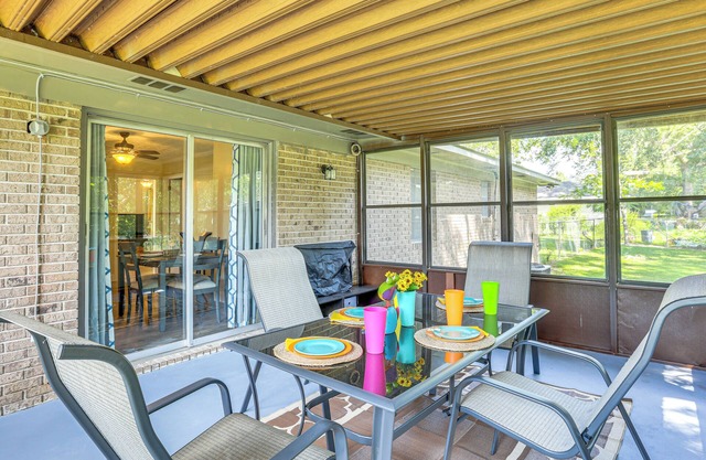 1 Mi to Dtwn Waycross: Home w/Furnished Porch