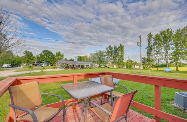 1 Mi to Mark Twain Lake: Cabin w/Community Pool