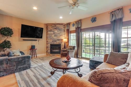 1 Mi to Wisp Resort Hot Tub Haven in McHenry!