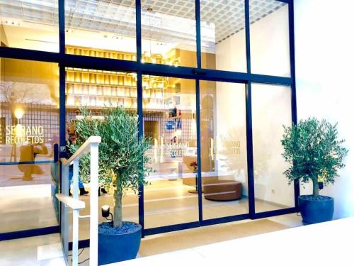 1 step to retiro park and gran via-prado museum