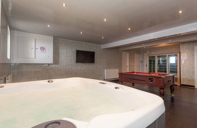 10 bedroom accommodation in Blackpool