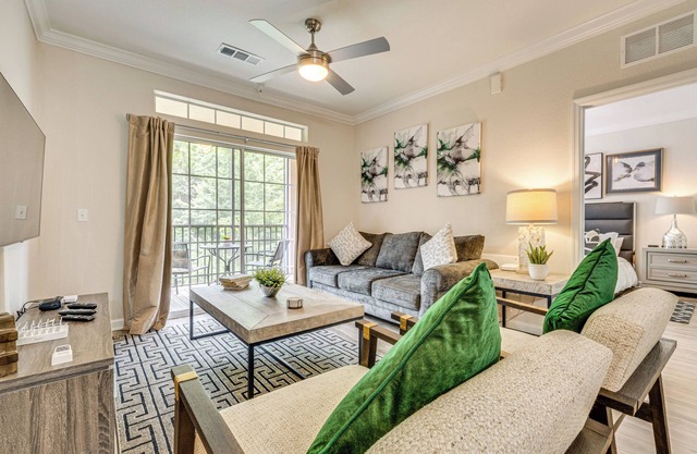10 Mi to Disney World: Modern Condo w/Resort Pool