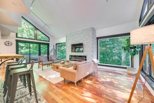 10 Mi to Nubs Nob Modern Retreat with Fire Pit