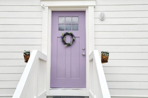 10 Mins Downtown 20 Mins Airport PET FRIENDLY