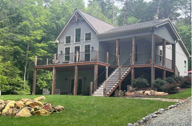 10 mins from VIR! 3+ acres, SECLUDED treelined property, gentle slope to lake