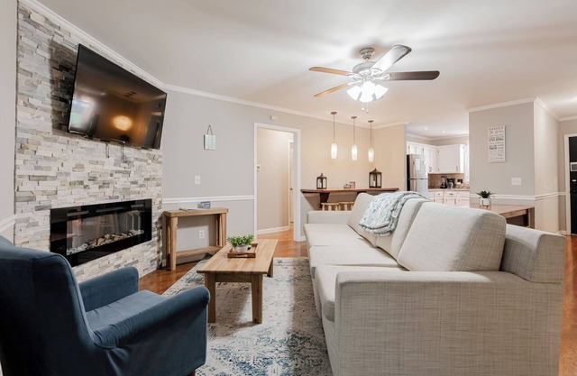 10 Mins to Lake Murray! The Dutch Creek Cottage