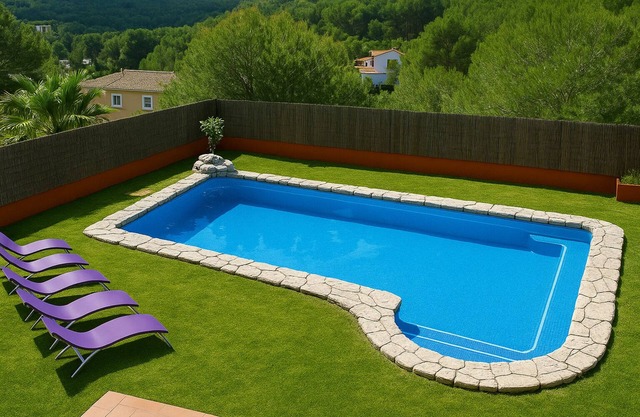 10 minutes by car from Sitges. Villa El Olivo. XXL pool. Heated to 28º