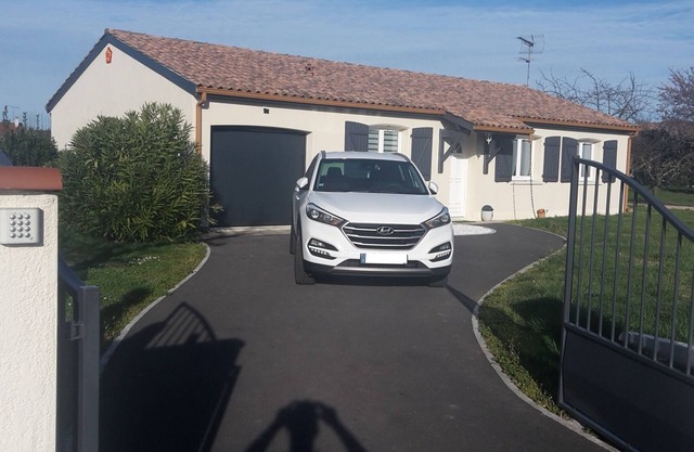 10 minutes from ALBI Modern, air-conditioned detached house in quiet neighborhood.