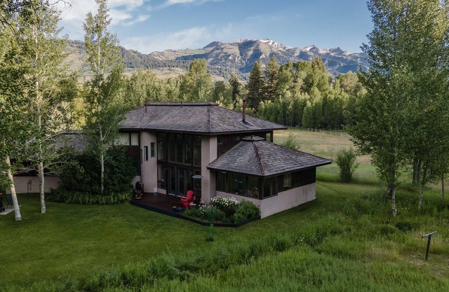 10 Minutes from the Jackson Hole Mountain Resort!