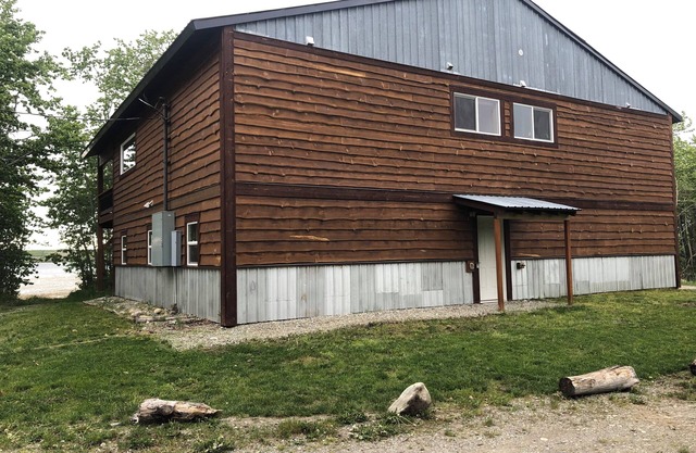 10 minutes to Glacier National Park! Central Eastside location for park access.