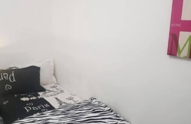 10 minutes walk from Abu Dhabi central Bus Station, central location; cozy home