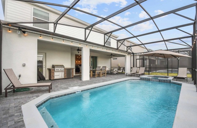 10 Room Villa & Hot Tub | Windsor Waterpark