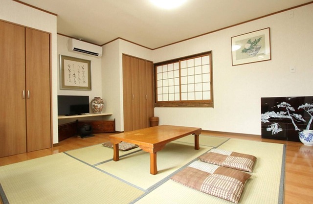 100 freeflowing spring bath With detached hous/Yufu Ōita
