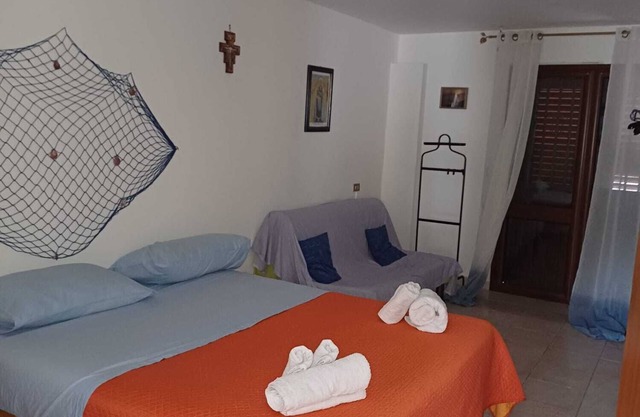 100 meters from the crystal clear sea of Isola delle femmine and a stone's throw from downtown