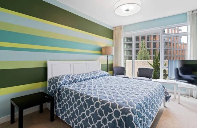 100% walkable 3br Property close to Street Car