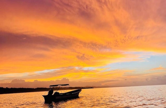 100m to Beach | Local Vibes | Pool | Sleeps 6