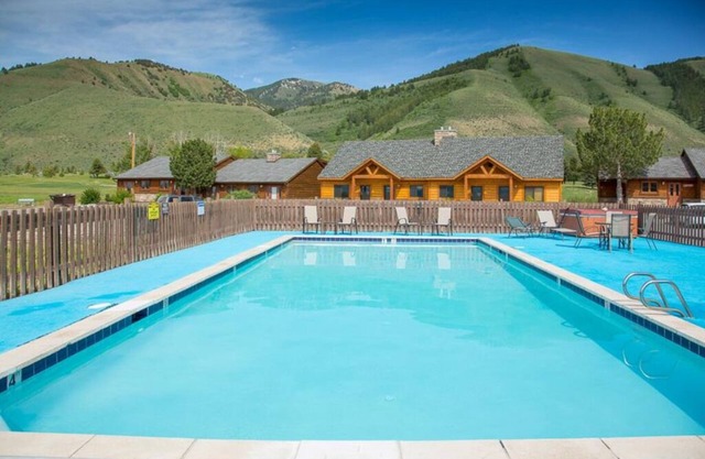 11) Double Queen Condo with kitchenette - The Mountain Inn