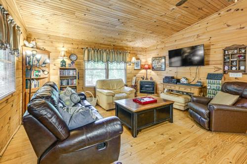 11 Mi to Dtwn Franklin Cabin with Porch!