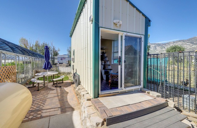 11 Mi to Heavenly Resort: Pet-Friendly Tiny Home