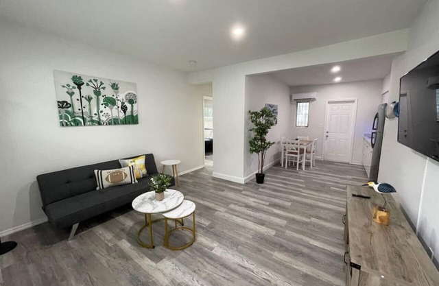 1117 Apt 3 · 1bed/1bath apt w/parking & patio great location !