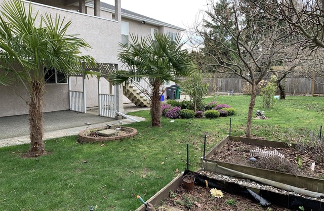 #112 Viewmont Ave - 4 Bed Gorgeous Upper Suite