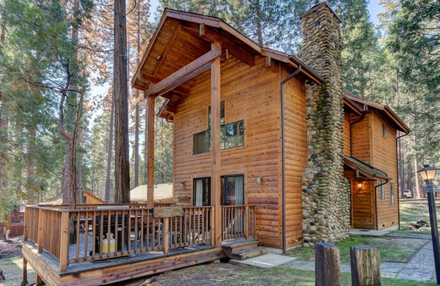 (12) Cabin Twelve at The Redwoods In Yosemite