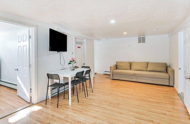 12 Mi to Dtwn Boston: Apartment in Braintree